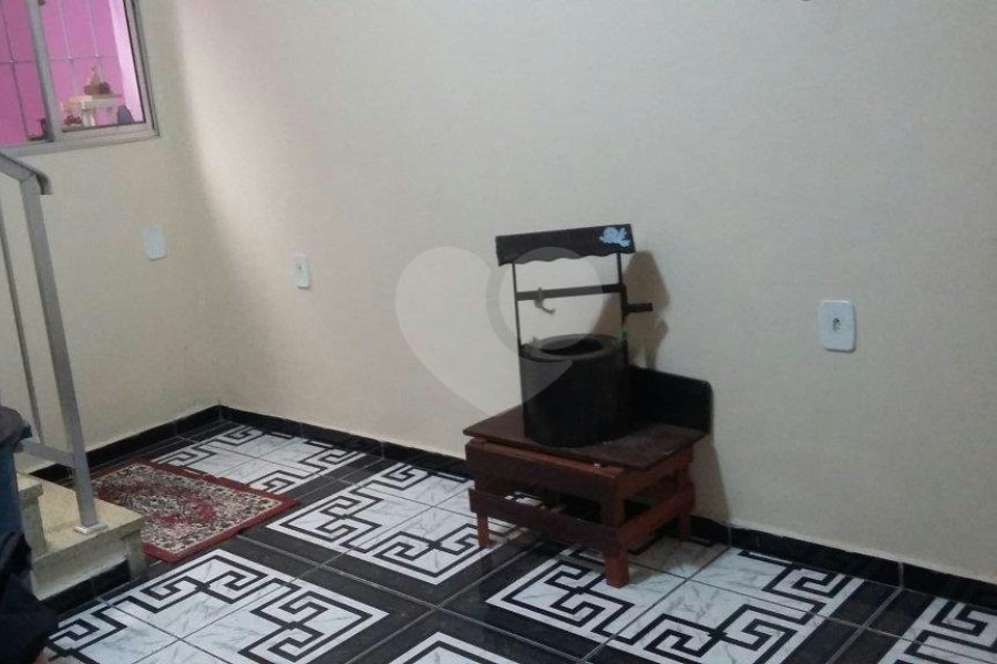 Sobrado à venda com 3 quartos em Parque Peruche, São Paulo, SP