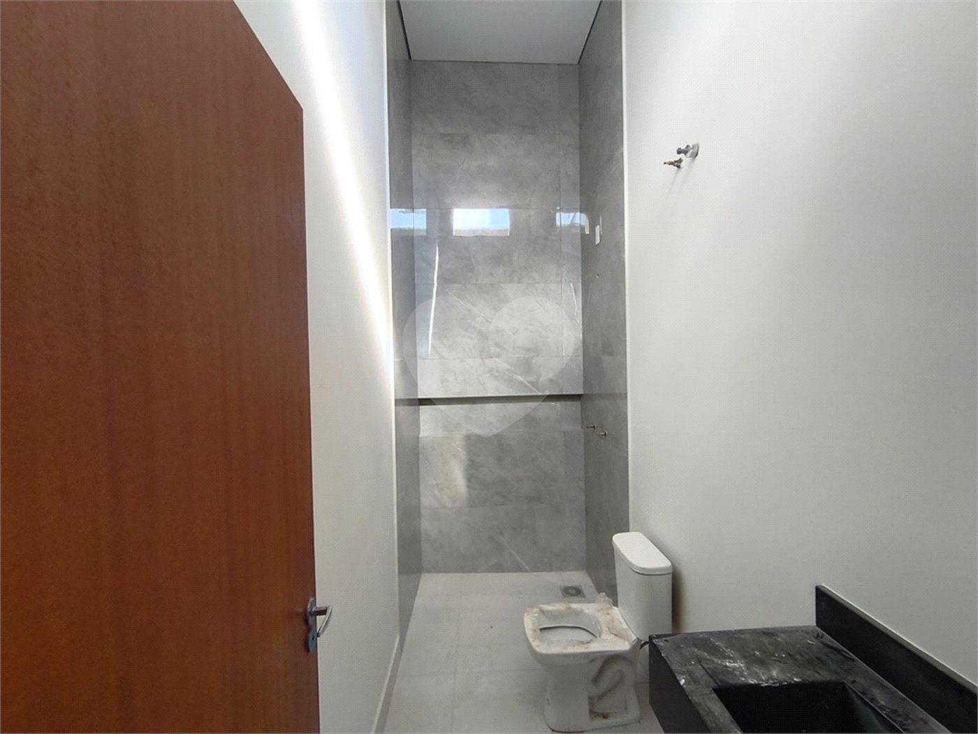 Casa à venda com 3 quartos, sendo 1 suíte, no condomínio Tivolli, Itapetininga - SP