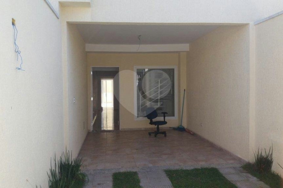 Sobrado à venda com 3 suítes em Vila Romero, São Paulo, SP