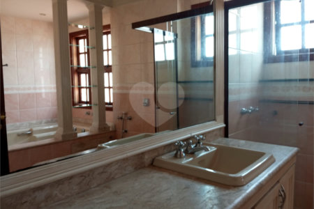 Casa à venda com 3 quartos, sendo 1 suíte, em Vila Nivi, São Paulo, SP