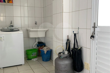 Casa à venda com 3 quartos, sendo 2 suítes,  no condomínio Residencial Jardins, São Bernardo do Campo - SP