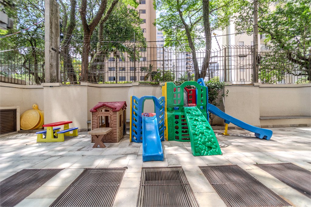 Apartamento à venda com 3 suítes em Moema, São Paulo, SP