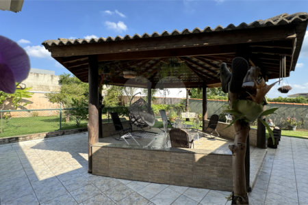 Casa à venda com 4 quartos, sendo 3 suítes, no condomínio Terras de Mont Serrat, Salto - SP