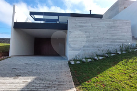 Casa à venda com 3 suítes no condomínio Greenfield, Atibaia - SP