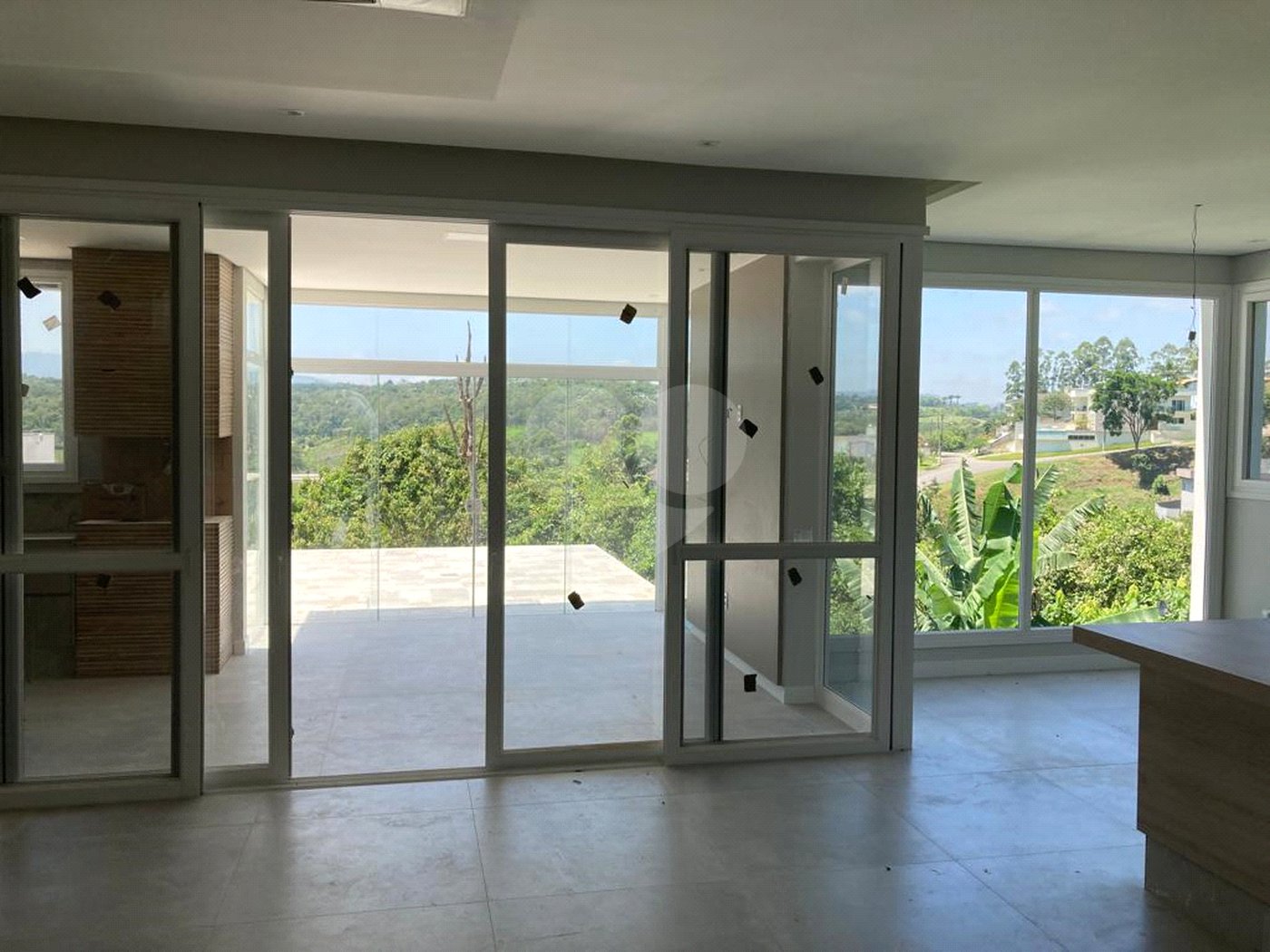 Casa à venda com 3 quartos, sendo 1 suíte,  no condomínio Monterey Ville, Mogi das Cruzes - SP