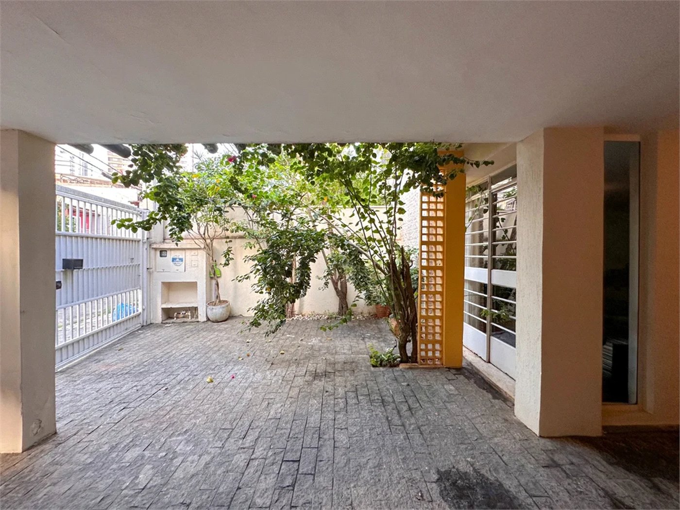 Casa à venda com 3 quartos, sendo 1 suíte, no condomínio Barão do Triunfo, São Paulo - SP