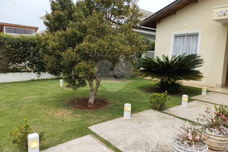Casa à venda com 4 quartos, sendo 2 suítes, no condomínio Primavera, Salto - SP