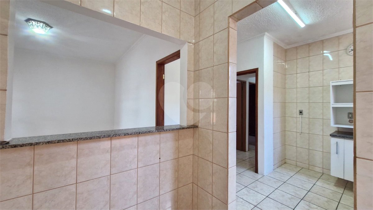 Casa para alugar com 3 quartos, sendo 1 suíte, no condomínio Santa Mônica, Atibaia - SP