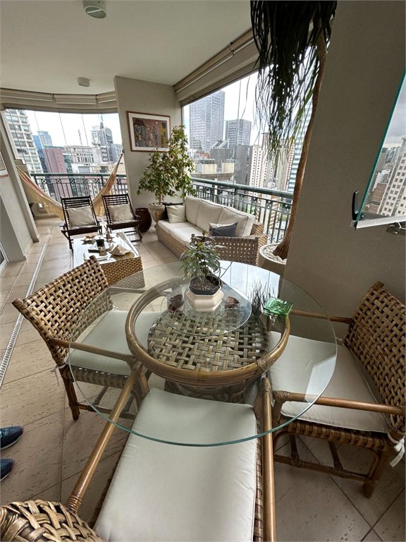Apartamento para alugar com 3 suítes em Brooklin Paulista, São Paulo, SP