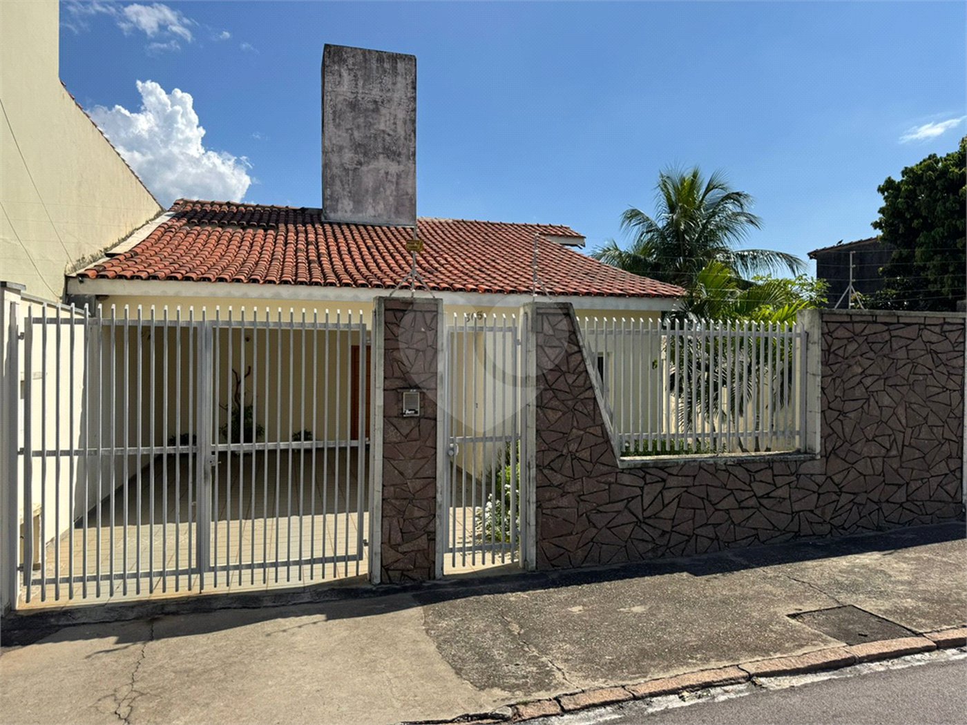 Casa à venda com 4 quartos, sendo 1 suíte,  em Vila Romão, Salto, SP