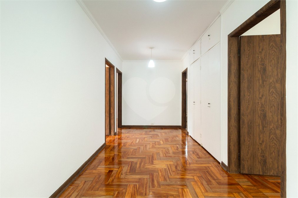 Sobrado à venda com 4 quartos, sendo 2 suítes, em Alto de Pinheiros, São Paulo, SP