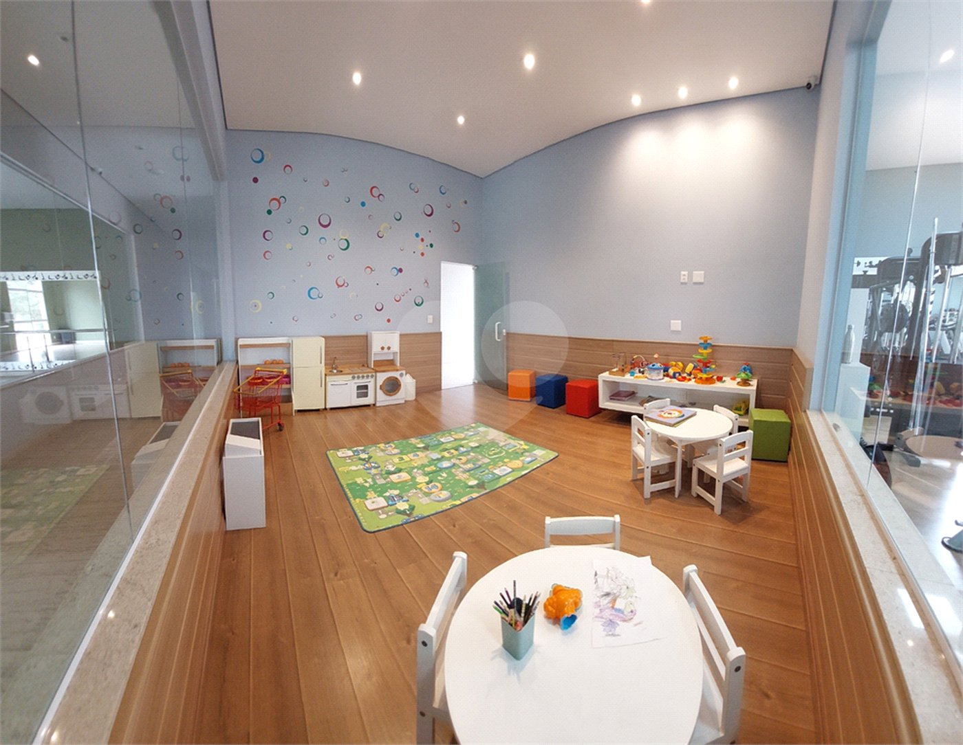 Casa à venda ou para alugar com 4 suítes no condomínio Figueira Garden, Atibaia - SP