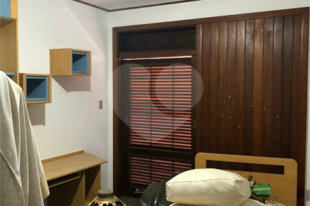Sobrado à venda com 3 quartos, sendo 1 suíte, em Vila Trujillo, Sorocaba, SP