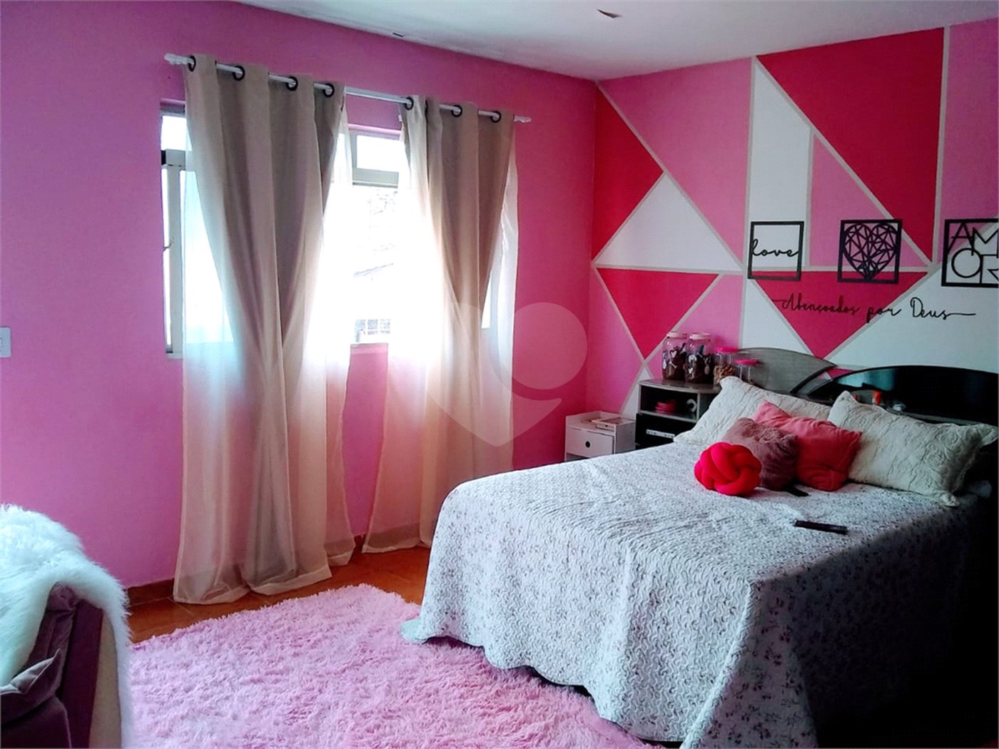 Sobrado à venda com 4 quartos, sendo 1 suíte,  em Jardim Alvinópolis, Atibaia, SP