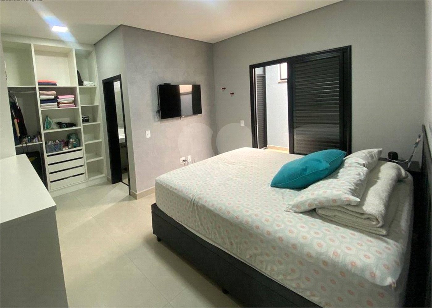 Casa à venda com 3 quartos, sendo 1 suíte, no condomínio Vila Rica, Indaiatuba - SP