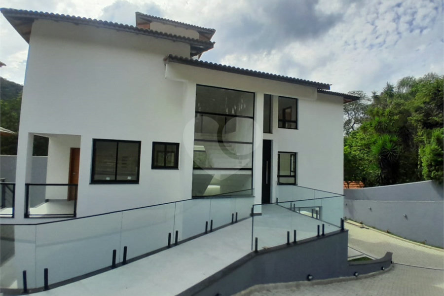 Casa à venda ou para alugar com 3 suítes no condomínio Sausalito, Mairiporã - SP