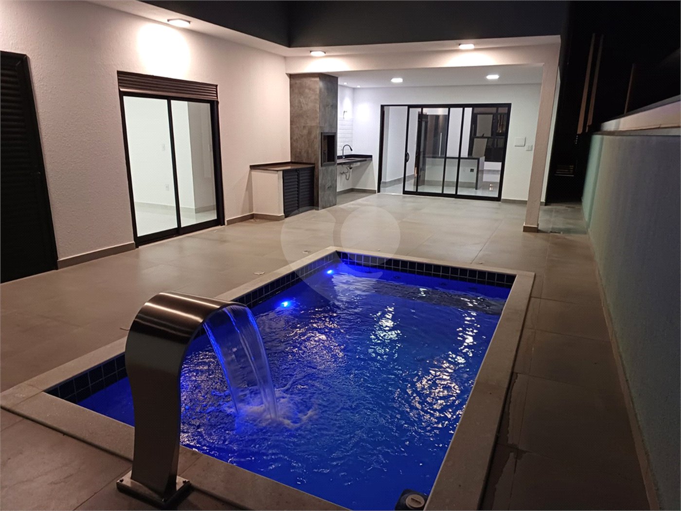Casa à venda com 3 suítes no condomínio Residencial Alto de Itaici, Indaiatuba - SP