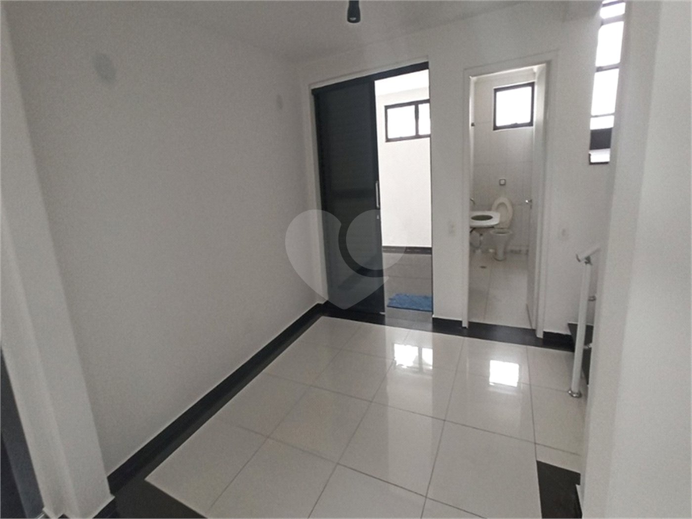 Sobrado para alugar com 3 quartos, sendo 1 suíte,  em Vila Oliveira, Mogi das Cruzes, SP