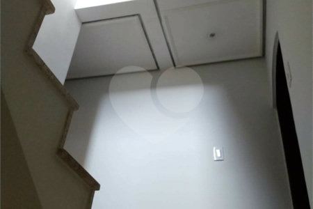 Sobrado à venda com 3 quartos, sendo 1 suíte,  em Jardim Santa Rita de Cássia, Suzano, SP