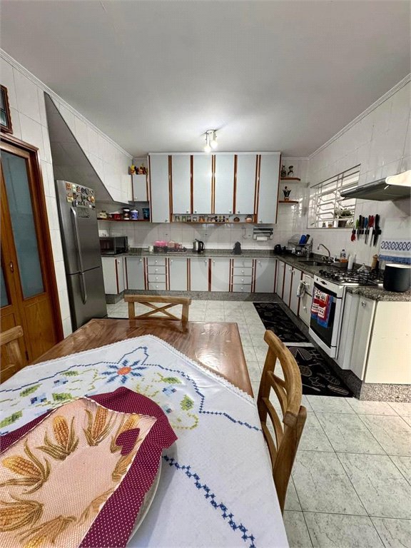 Sobrado à venda com 4 quartos, sendo 1 suíte,  em Vila Cleonice, São Paulo, SP