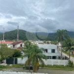 Sobrado à venda com 2 quartos, sendo 1 suíte, em Estância Balneária Hawai, Caraguatatuba, SP