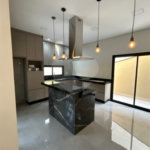 Casa à venda com 3 quartos, sendo 1 suíte, no condomínio Residencial Lagos D Icarai, Salto - SP