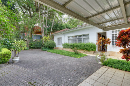 Casa Térrea à venda ou para alugar com 5 quartos, sendo 2 suítes, em Granja Julieta, São Paulo, SP