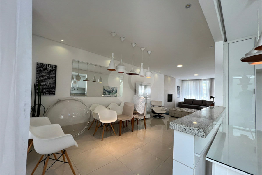 Casa à venda com 4 quartos, sendo 3 suítes,  no condomínio Domus, São Paulo - SP