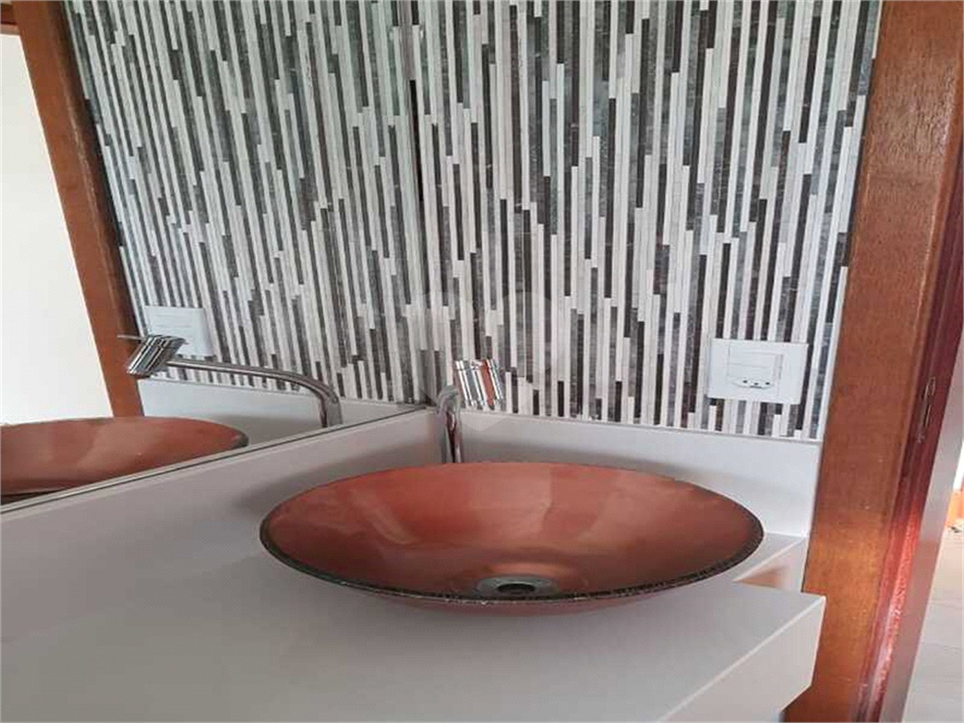 Casa à venda com 5 quartos, sendo 3 suítes, no condomínio Residencial Vale das Laranjeiras, Indaiatuba - SP