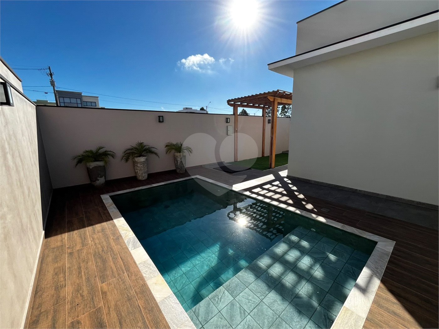 Casa à venda com 3 quartos, sendo 1 suíte, no condomínio Residencial Golden Ville, Itapetininga - SP