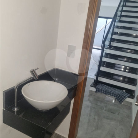 Sobrado à venda com 3 quartos, sendo 1 suíte, em Vila São Paulo, São Paulo, SP