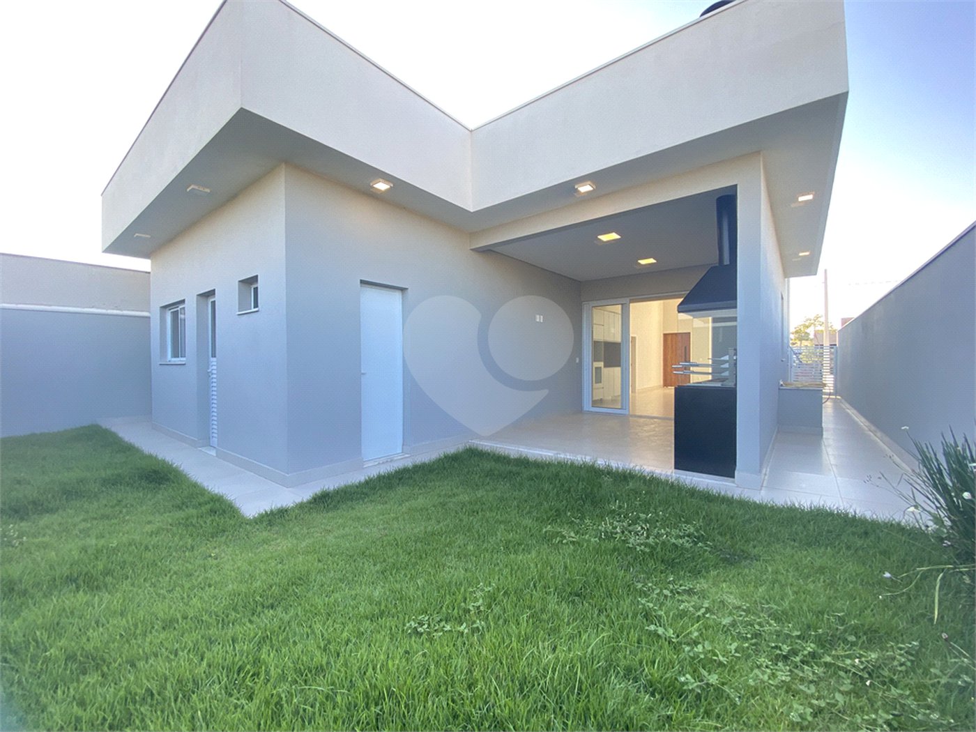 Casa à venda com 3 quartos, sendo 1 suíte, no condomínio Reserva Central Parque, Salto - SP