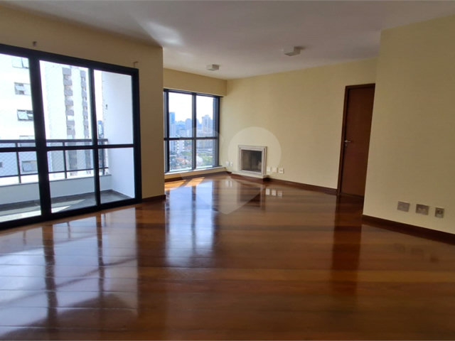 Apartamento para alugar com 3 quartos, sendo 1 suíte,  em Brooklin, São Paulo, SP