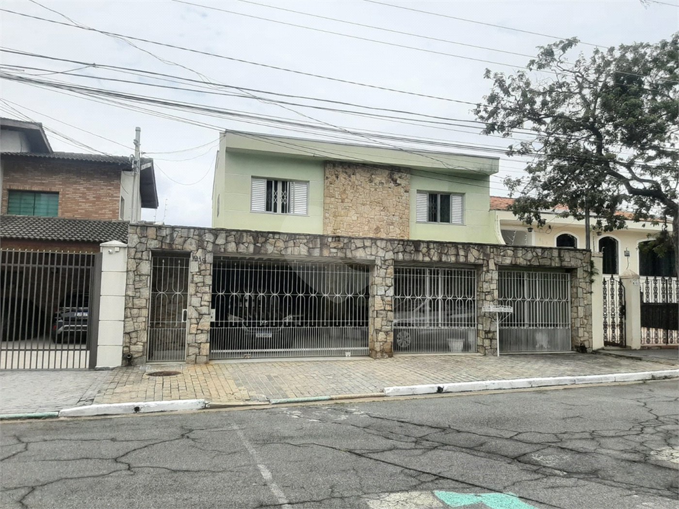 Sobrado à venda com 4 quartos, sendo 2 suítes, em Tremembé, São Paulo, SP
