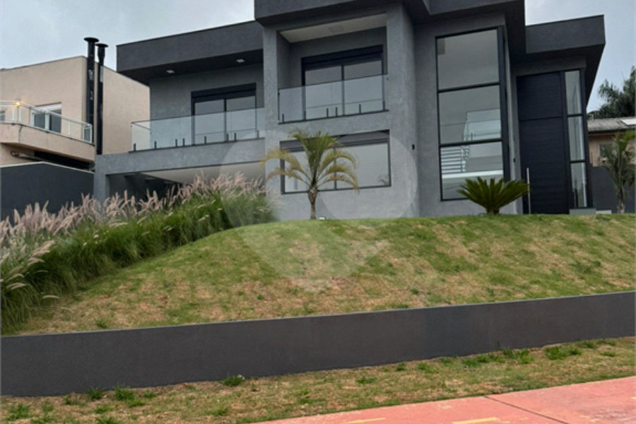 Casa à venda com 5 suítes no condomínio Residencial Santa Maria, Jandira - SP