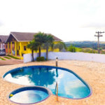 Casa à venda com 3 quartos, sendo 1 suíte, no condomínio Mountain Village, Atibaia - SP
