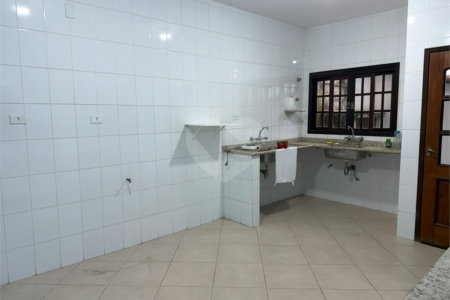 Casa à venda com 3 quartos, sendo 1 suíte, em Chácara Primavera, Suzano, SP