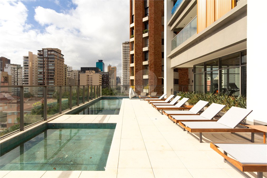 Apartamento à venda ou para alugar com 3 suítes em Moema, São Paulo, SP
