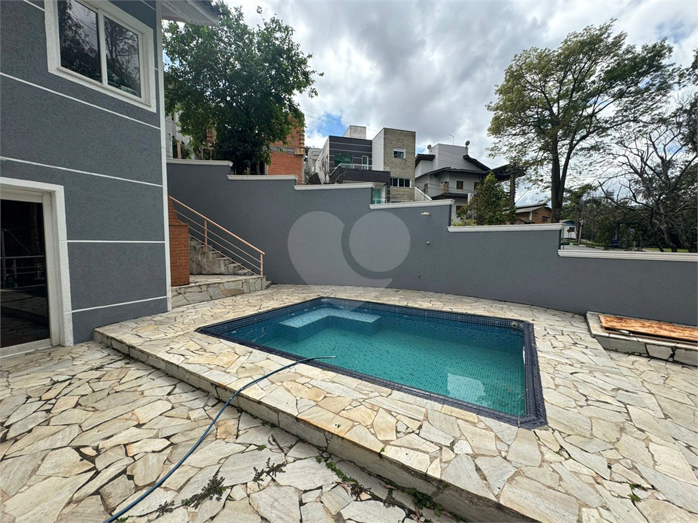 Casa à venda com 6 suítes no condomínio Arujá V, Arujá - SP