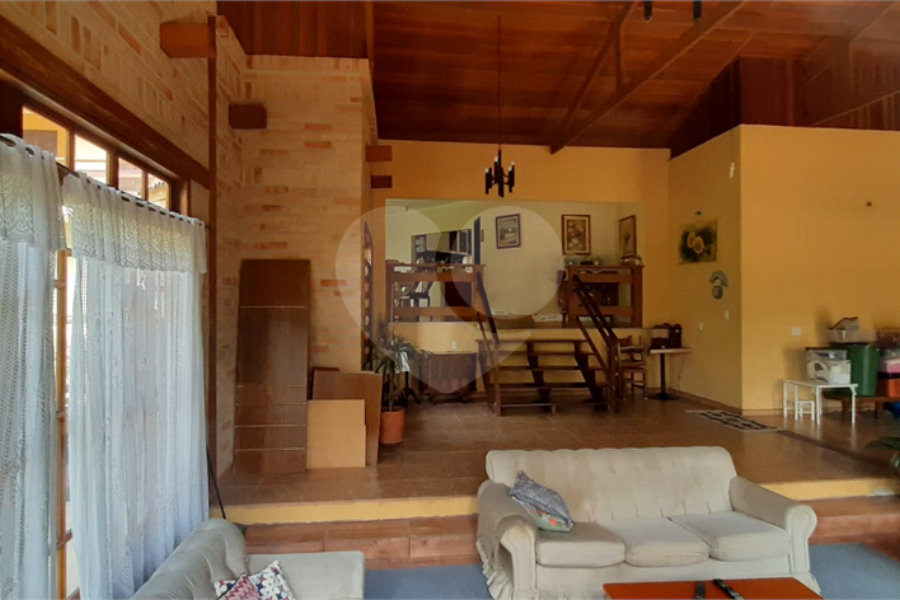 Casa à venda ou para alugar com 3 quartos, sendo 1 suíte, no condomínio Alpes de Caieiras, Caieiras - SP