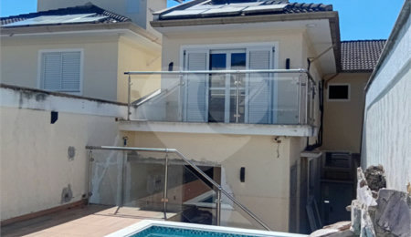 Casa à venda com 3 suítes no condomínio Residencial Jd. Floresta, São Paulo - SP
