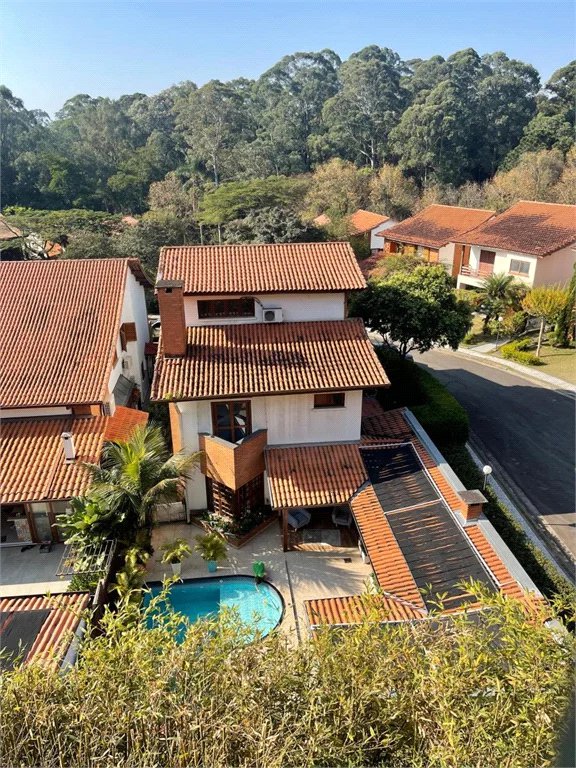 Casa à venda com 4 quartos, sendo 2 suítes, no condomínio Residencial Ypê Branco II, São Paulo - SP