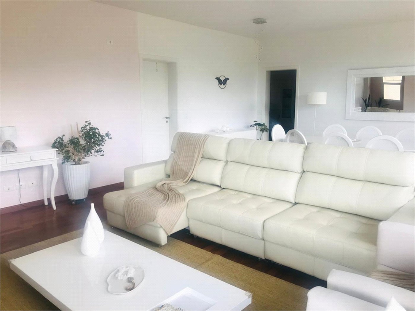 Casa à venda com 3 quartos, sendo 1 suíte, no condomínio Residencial Patrimônio do Carmo, São Roque - SP