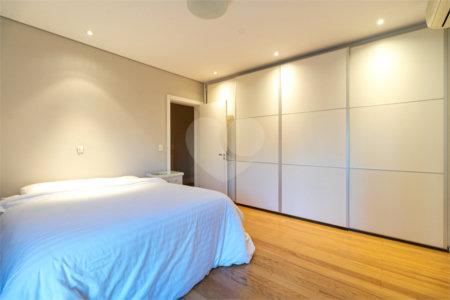 Apartamento à venda com 5 suítes em Moema, São Paulo, SP