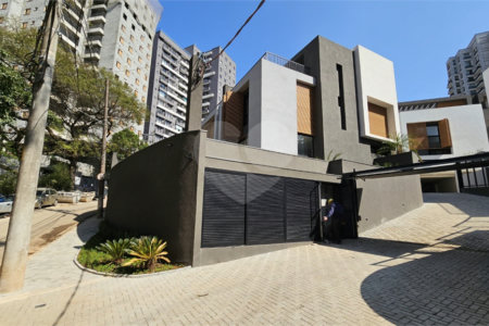 Casa à venda com 4 suítes no condomínio Cube Cidade Jardim, São Paulo - SP