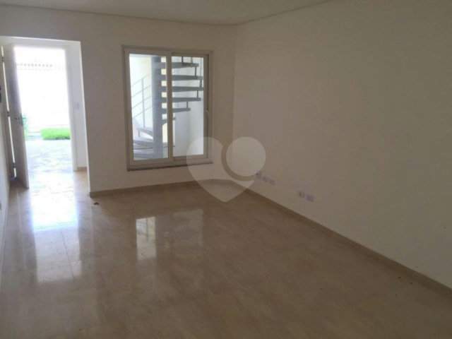Sobrado à venda com 3 suítes em Vila Romero, São Paulo, SP