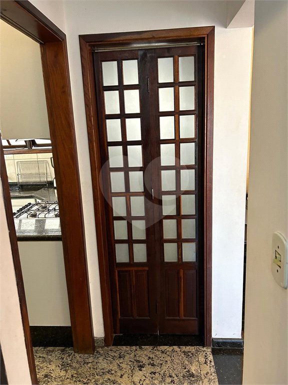 Sobrado à venda com 5 quartos, sendo 1 suíte, em Jardim Marisa, São Paulo, SP