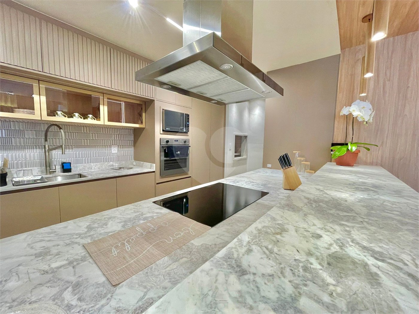 Apartamento à venda com 3 suítes em Jurerê, Florianópolis, SC