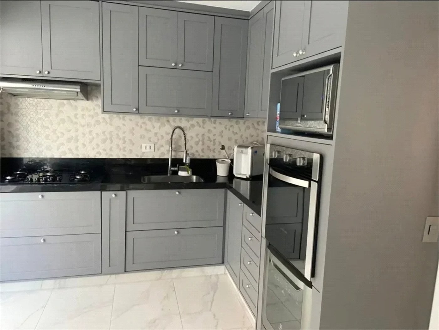 Casa à venda com 3 quartos, sendo 1 suíte, no condomínio Villas de São Francisco I, São Paulo - SP