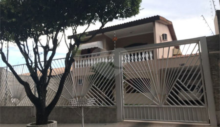 Sobrado à venda com 3 quartos, sendo 2 suítes,  em Jardim Tropical, Cuiabá, MT